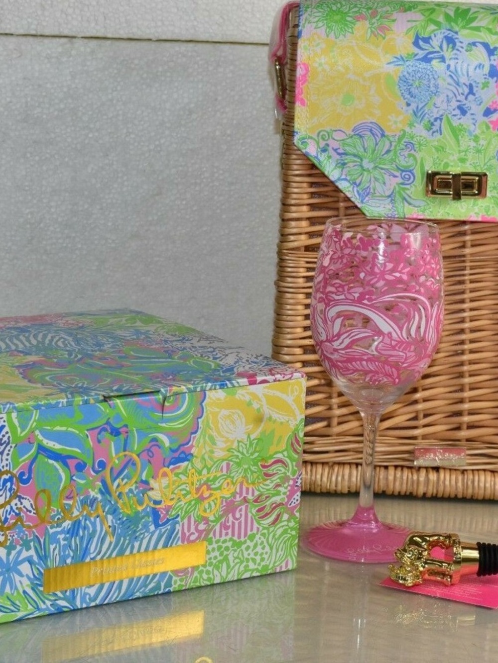 New Lilly Pulitzer 6pieces Wine Basket set glass pink tropical Gold Logo Plaque